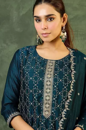 Women Ethnic Motifs Embroidered Regular Thread Work Kurta with Trousers & With Dupatta