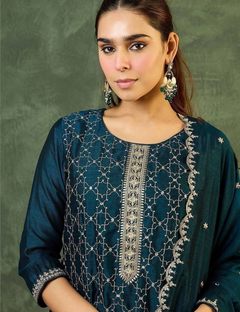 Women Ethnic Motifs Embroidered Regular Thread Work Kurta with Trousers & With Dupatta