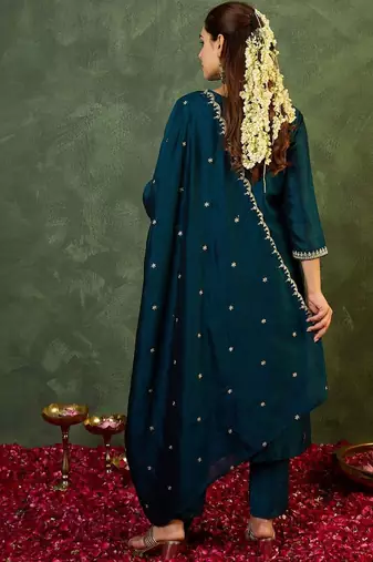 Women Ethnic Motifs Embroidered Regular Thread Work Kurta with Trousers & With Dupatta