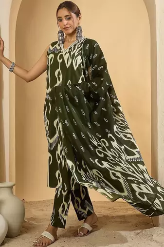 Women Printed Regular Pure Cotton Kurta with Trousers & With Dupatta