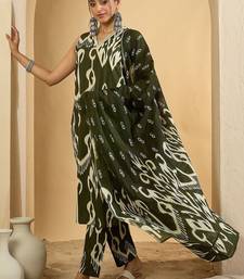 Women Printed Regular Pure Cotton Kurta with Trousers & With Dupatta