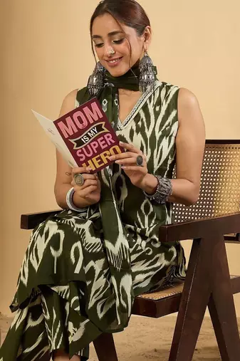 Women Printed Regular Pure Cotton Kurta with Trousers & With Dupatta