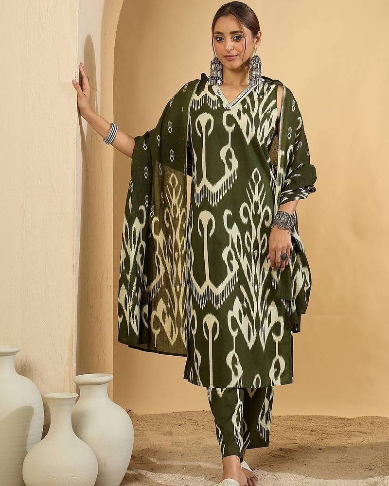 Women Printed Regular Pure Cotton Kurta with Trousers & With Dupatta
