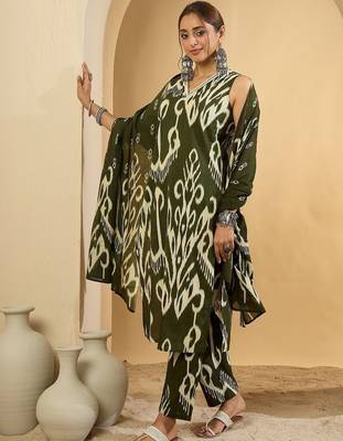 Women Printed Regular Pure Cotton Kurta with Trousers & With Dupatta 6