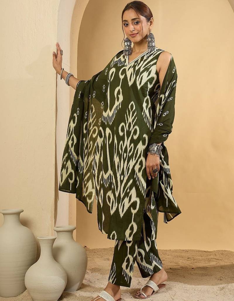 Women Printed Regular Pure Cotton Kurta with Trousers & With Dupatta