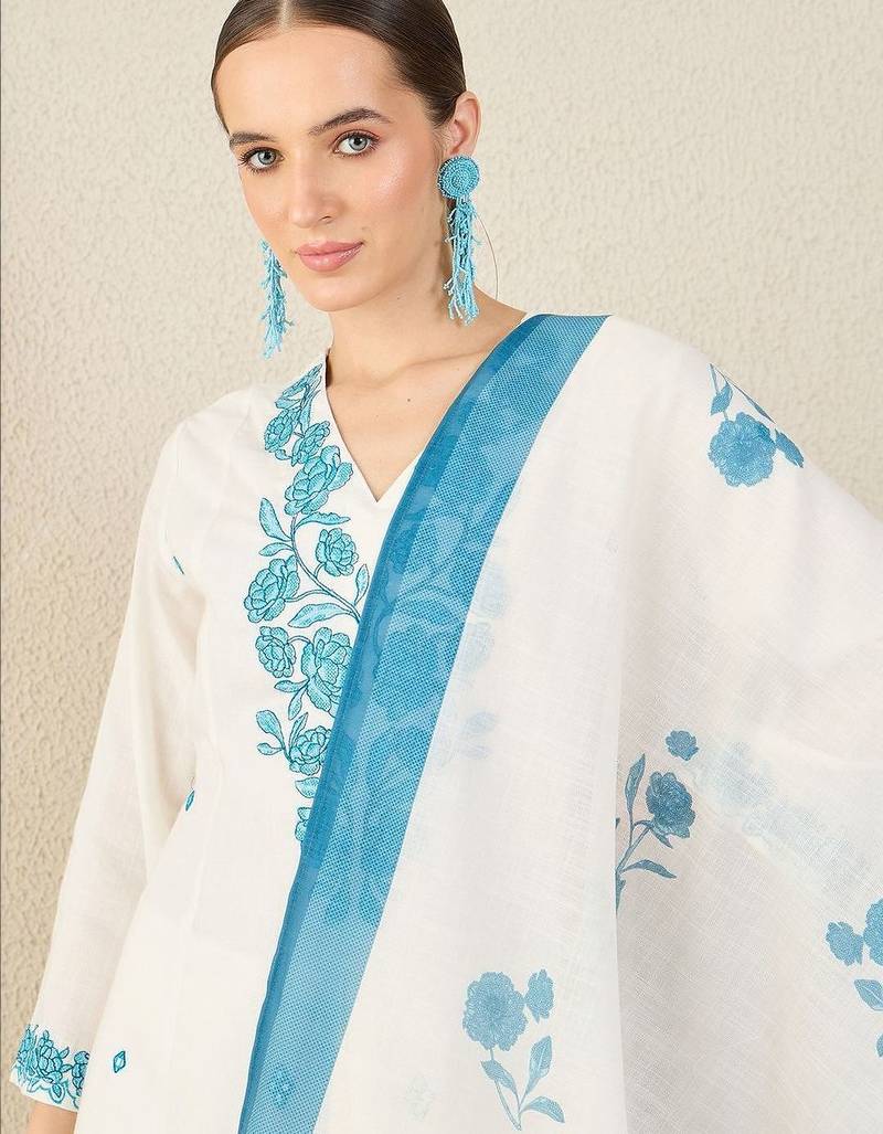 Women Floral Embroidered Regular Thread Work Kurta with Trousers & With Dupatta
