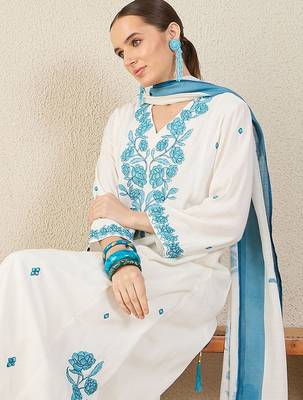Women Floral Embroidered Regular Thread Work Kurta with Trousers & With Dupatta 5