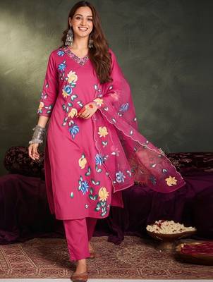 Women Floral Printed Regular Thread Work Pure Cotton Kurta with Trousers & With Dupatta 1