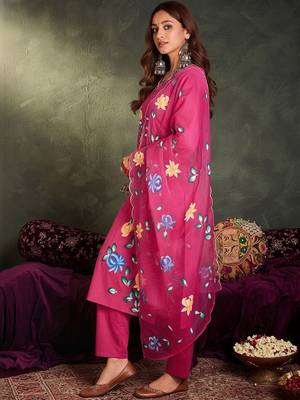 Women Floral Printed Regular Thread Work Pure Cotton Kurta with Trousers & With Dupatta 2