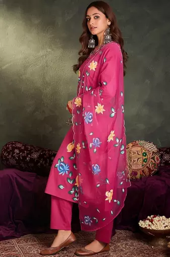 Women Floral Printed Regular Thread Work Pure Cotton Kurta with Trousers & With Dupatta
