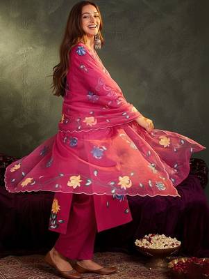 Women Floral Printed Regular Thread Work Pure Cotton Kurta with Trousers & With Dupatta 4