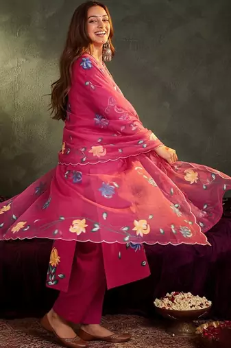 Women Floral Printed Regular Thread Work Pure Cotton Kurta with Trousers & With Dupatta