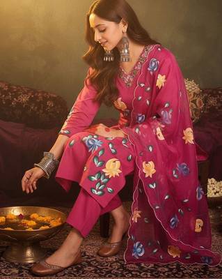 Women Floral Printed Regular Thread Work Pure Cotton Kurta with Trousers & With Dupatta 5