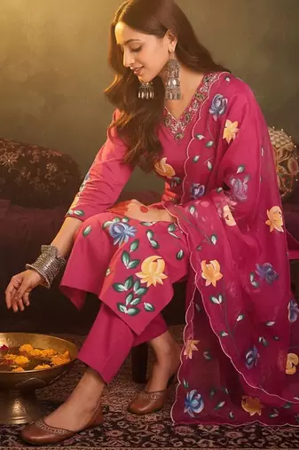 Women Floral Printed Regular Thread Work Pure Cotton Kurta with Trousers & With Dupatta