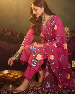 Women Floral Printed Regular Thread Work Pure Cotton Kurta with Trousers & With Dupatta 7