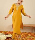 Women Ethnic Motifs Embroidered Regular Thread Work Kurta with Trousers