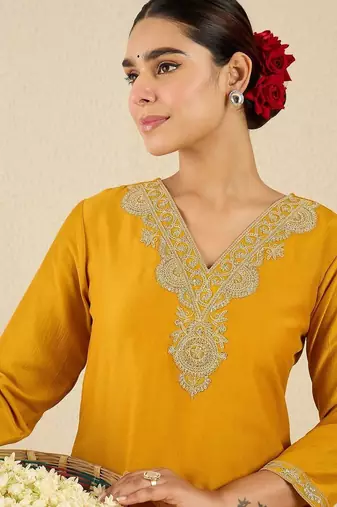 Women Ethnic Motifs Embroidered Regular Thread Work Kurta with Trousers