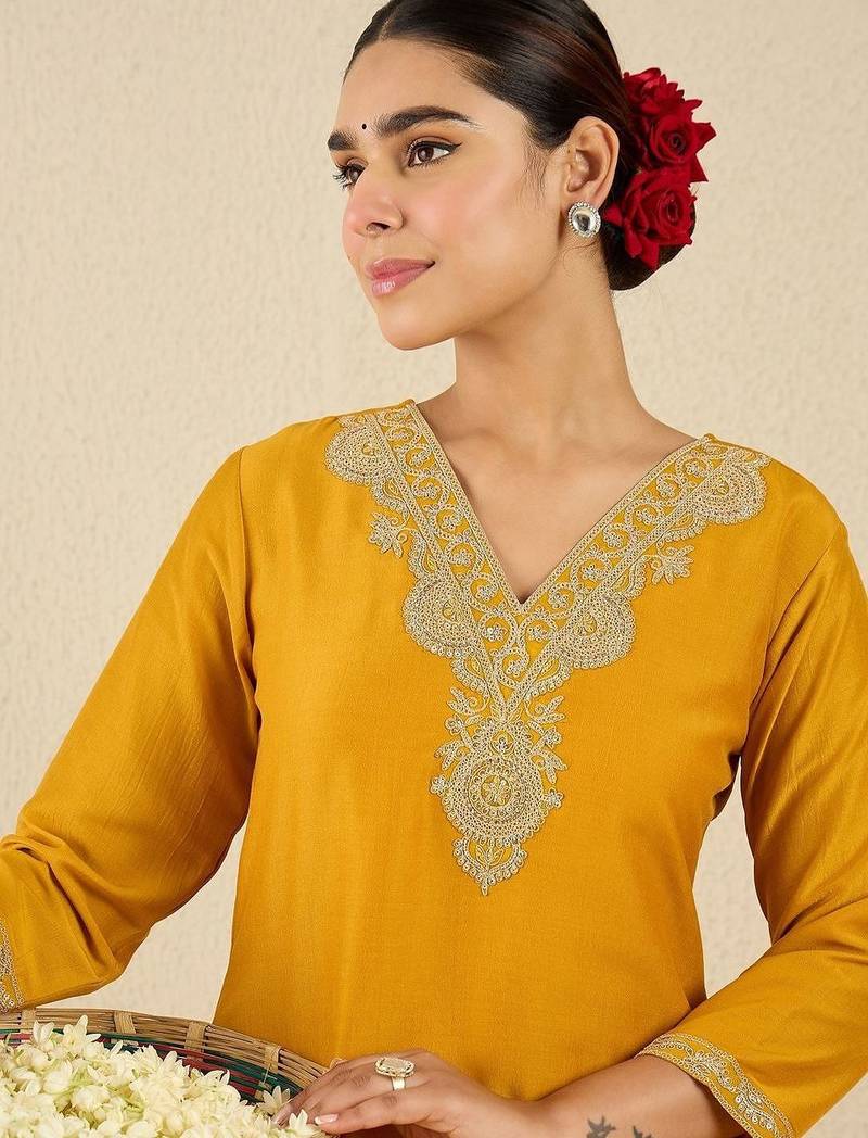 Women Ethnic Motifs Embroidered Regular Thread Work Kurta with Trousers