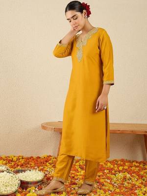 Women Ethnic Motifs Embroidered Regular Thread Work Kurta with Trousers 3