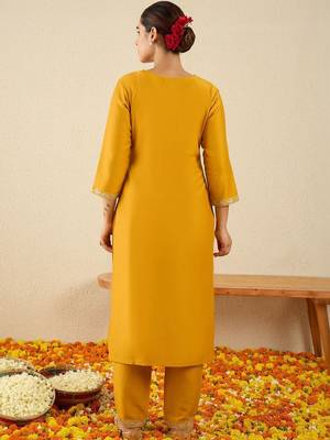 Women Ethnic Motifs Embroidered Regular Thread Work Kurta with Trousers 4