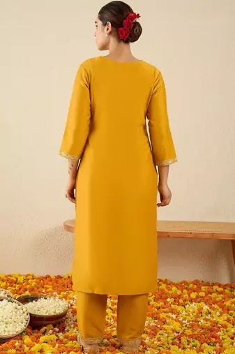 Women Ethnic Motifs Embroidered Regular Thread Work Kurta with Trousers