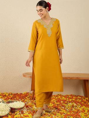 Women Ethnic Motifs Embroidered Regular Thread Work Kurta with Trousers 6