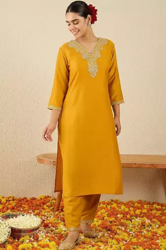 Women Ethnic Motifs Embroidered Regular Thread Work Kurta with Trousers