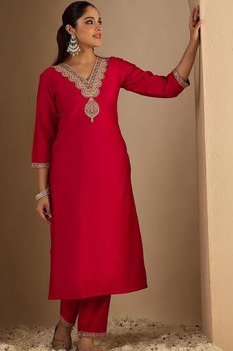 Women Ethnic Motifs Embroidered Regular Thread Work Liva Kurta with Trousers