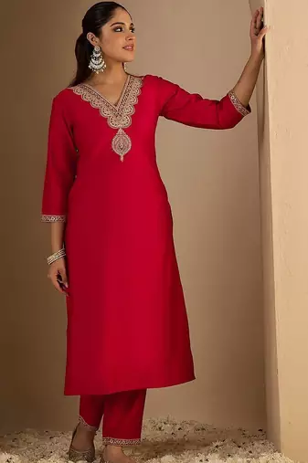 Women Ethnic Motifs Embroidered Regular Thread Work Liva Kurta with Trousers