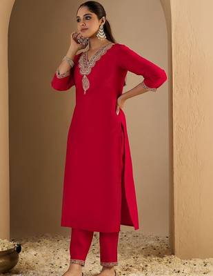Women Ethnic Motifs Embroidered Regular Thread Work Liva Kurta with Trousers 3