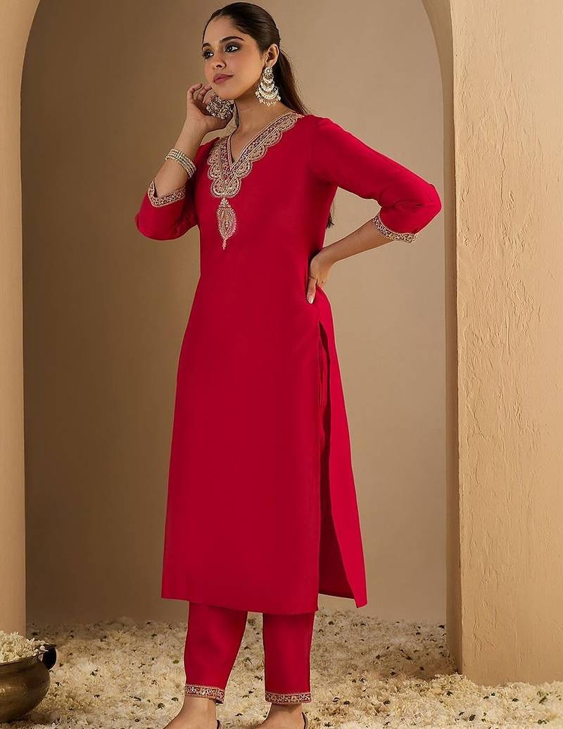 Women Ethnic Motifs Embroidered Regular Thread Work Liva Kurta with Trousers