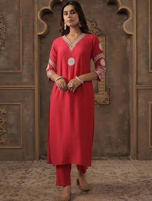 Women Ethnic Motifs Embroidered Regular Thread Work Kurta with Trousers 3
