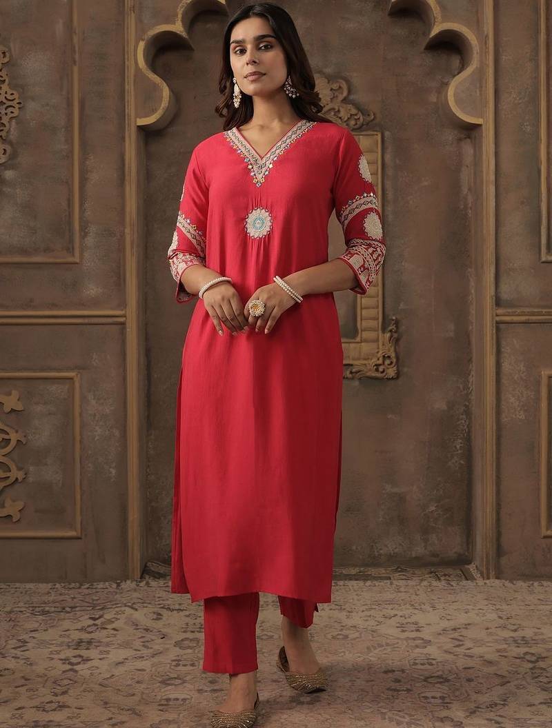 Women Ethnic Motifs Embroidered Regular Thread Work Kurta with Trousers