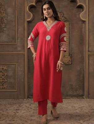 Women Ethnic Motifs Embroidered Regular Thread Work Kurta with Trousers 6