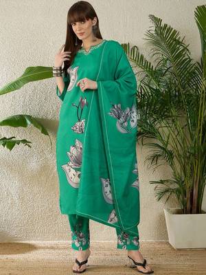 Women Floral Printed Regular Thread Work Kurta with Trousers & With Dupatta 1