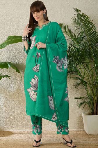 Women Floral Printed Regular Thread Work Kurta with Trousers & With Dupatta