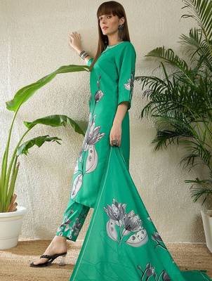Women Floral Printed Regular Thread Work Kurta with Trousers & With Dupatta 2