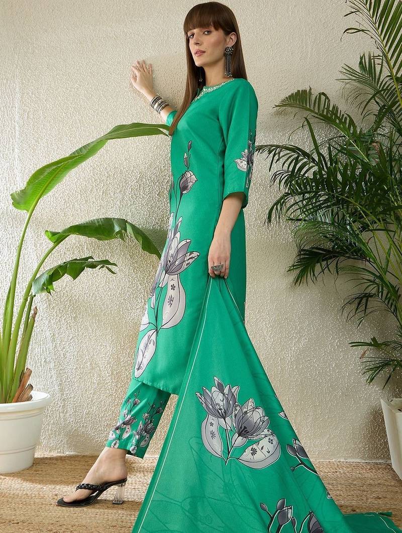 Women Floral Printed Regular Thread Work Kurta with Trousers & With Dupatta