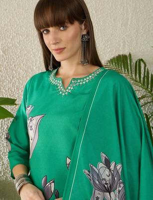 Women Floral Printed Regular Thread Work Kurta with Trousers & With Dupatta 3