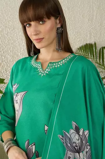 Women Floral Printed Regular Thread Work Kurta with Trousers & With Dupatta