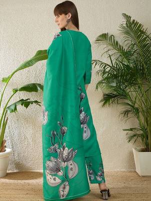 Women Floral Printed Regular Thread Work Kurta with Trousers & With Dupatta 4