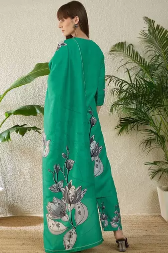 Women Floral Printed Regular Thread Work Kurta with Trousers & With Dupatta