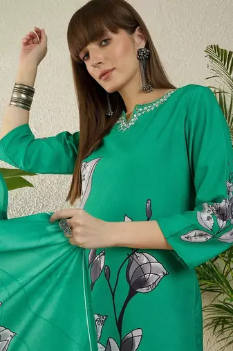 Women Floral Printed Regular Thread Work Kurta with Trousers & With Dupatta