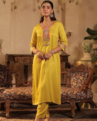 Women Ethnic Motifs Embroidered Regular Thread Work Kurta with Trousers 2