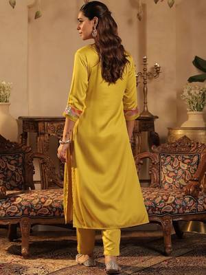 Women Ethnic Motifs Embroidered Regular Thread Work Kurta with Trousers 4