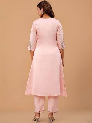 Women Floral Embroidered Regular Thread Work Kurta with Trousers 3