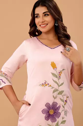 Women Floral Embroidered Regular Thread Work Kurta with Trousers