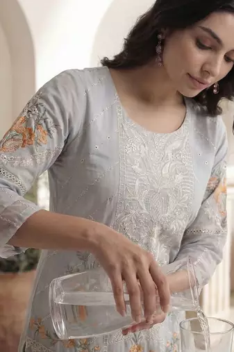 Women Floral Embroidered Regular Thread Work Pure Cotton Kurta with Trousers & With Dupatta
