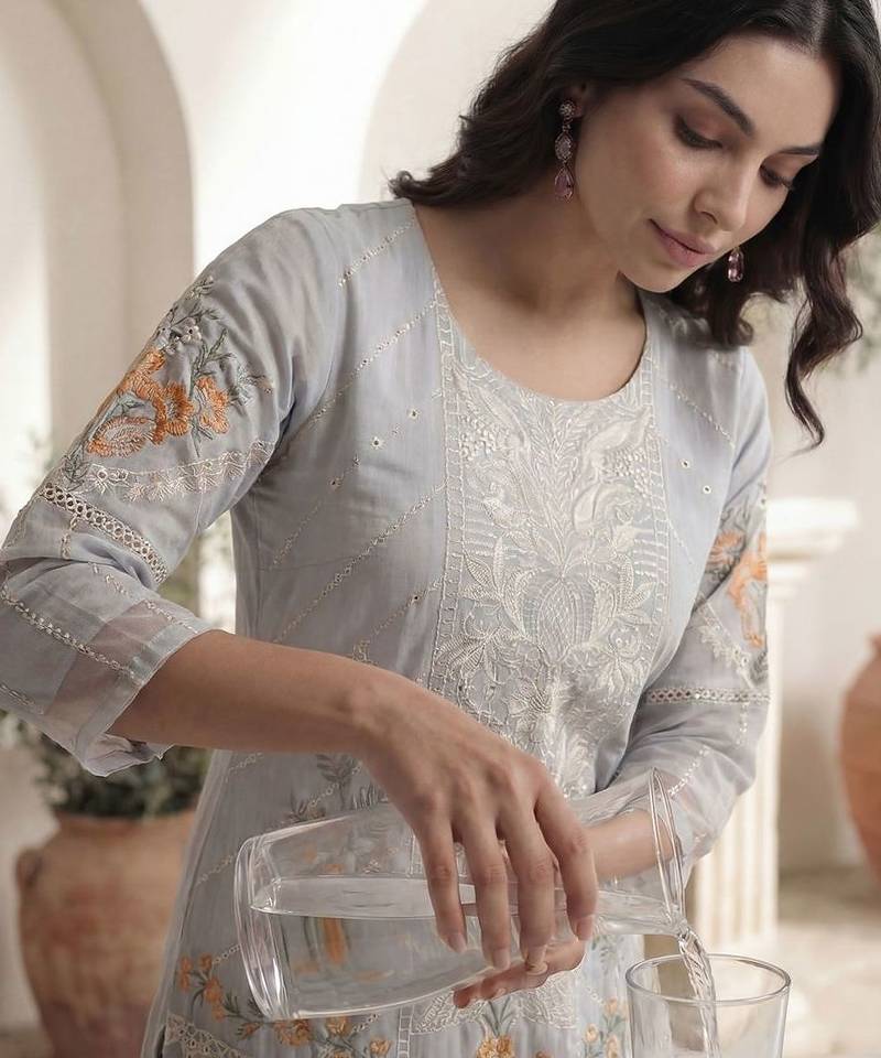 Women Floral Embroidered Regular Thread Work Pure Cotton Kurta with Trousers & With Dupatta