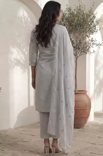 Women Floral Embroidered Regular Thread Work Pure Cotton Kurta with Trousers & With Dupatta